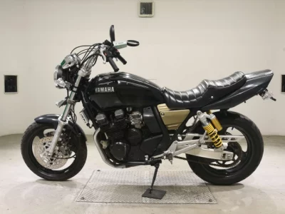 Yamaha XJR400