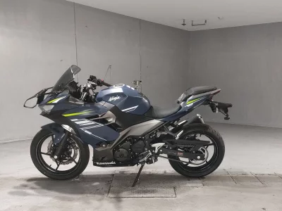 Kawasaki NINJA400