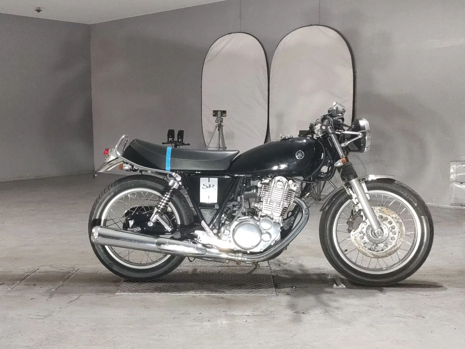 Yamaha SR400-1 2020