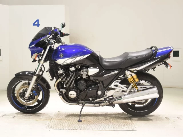 Yamaha XJR1300  с аукциона в Японии
