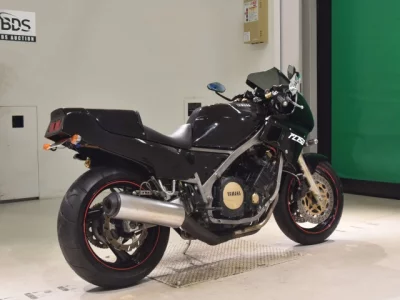 Yamaha FZ750