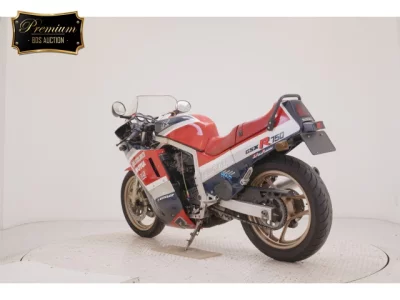 Suzuki GSX-R750-1