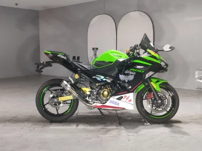 Kawasaki NINJA400