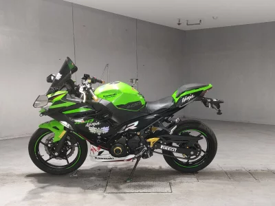 Kawasaki NINJA400