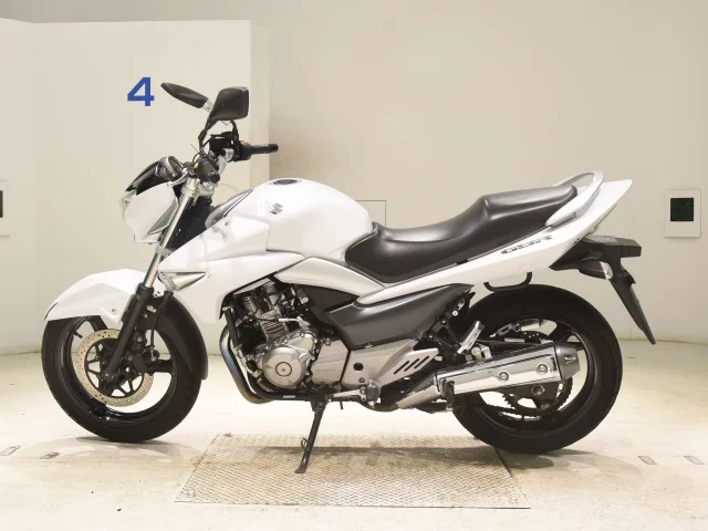 Suzuki GSR250  с аукциона в Японии