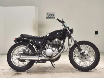 Yamaha SR400-2