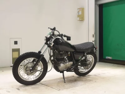 Yamaha SR400-2