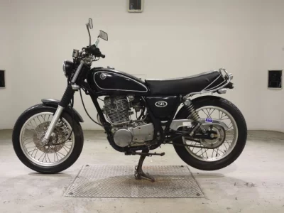 Yamaha SR400-3