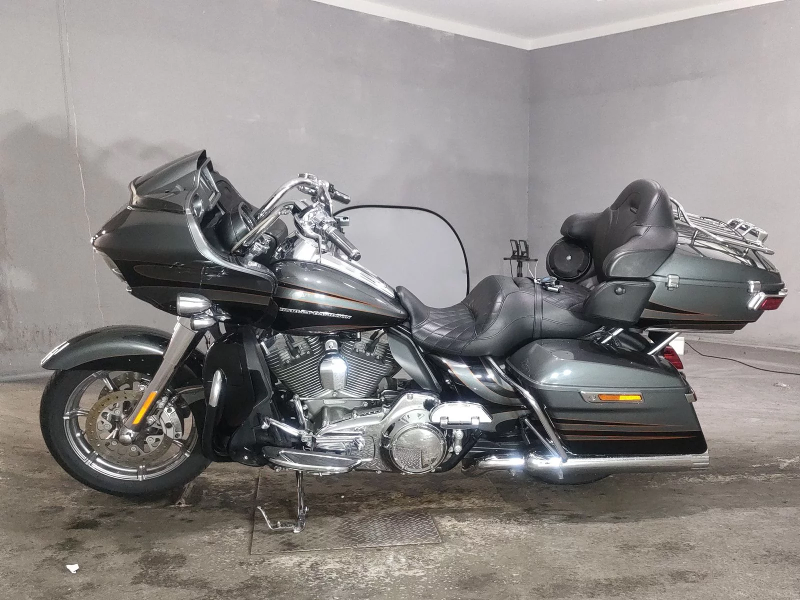 Harley-Davidson HARLEY FLTRUSE1800CVO  с аукциона в Японии