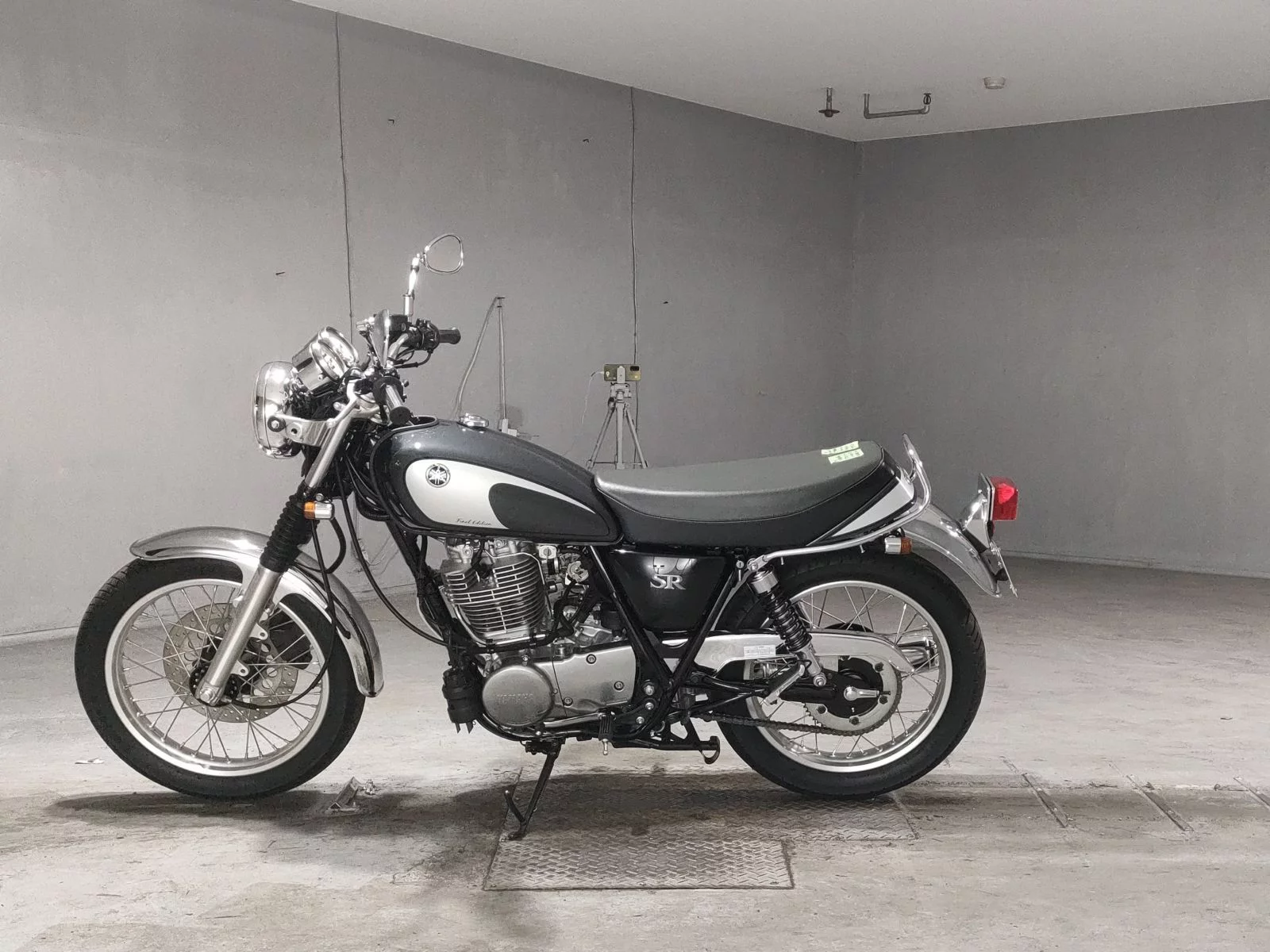 Yamaha SR400-1  с аукциона в Японии