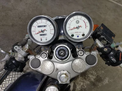 Yamaha SR400-1