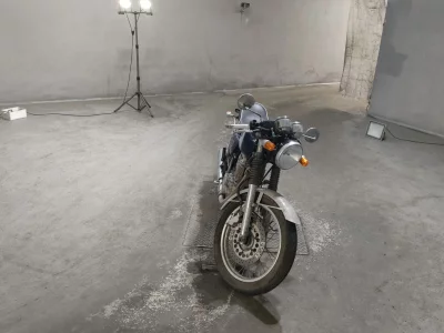Yamaha SR400-1