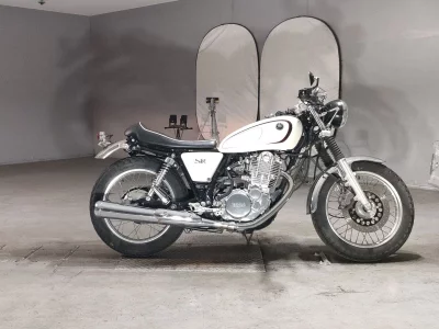 Yamaha SR400-1