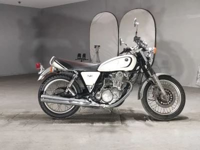 Yamaha SR400-1