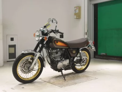 Yamaha SR400-5