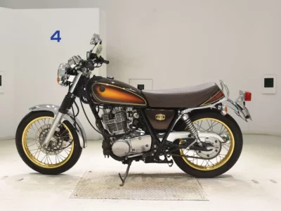 Yamaha SR400-5