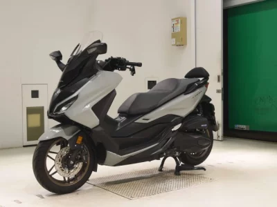 Honda  FORZA -6