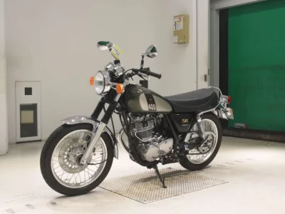 Yamaha SR400-4