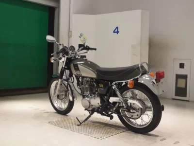 Yamaha SR400-4