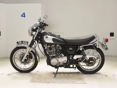 Yamaha SR400-5