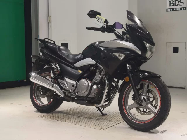 Suzuki GSR250S  с аукциона в Японии