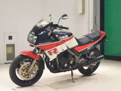 Yamaha FZ750
