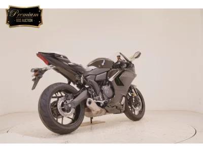 Yamaha YZF-R7-2