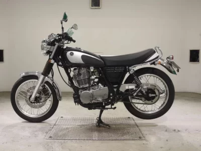 Yamaha SR400-5