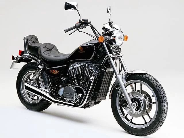 Honda NV750 Custom