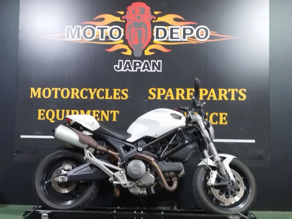 Мотоцикл Ducati Monster 696 Plus 2013