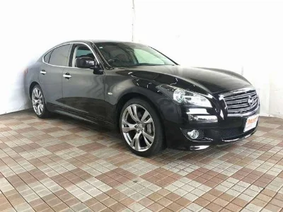 NISSAN FUGA