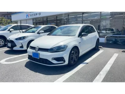 VOLKSWAGEN GOLF R