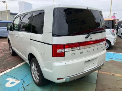 MITSUBISHI DELICA D5