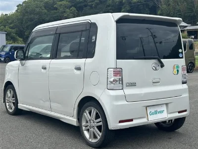 TOYOTA PIXIS SPACE