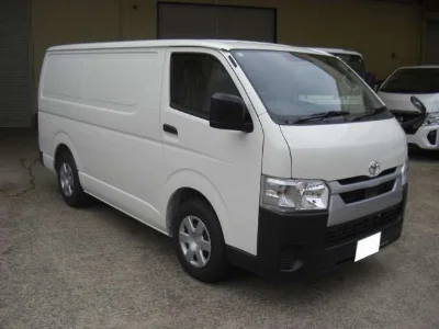 TOYOTA HIACE VAN