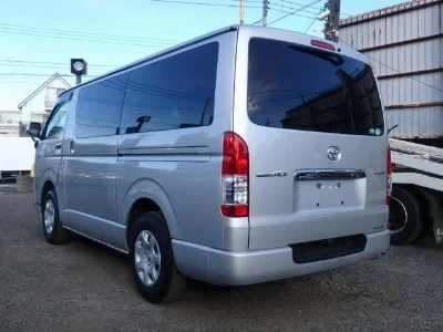 TOYOTA REGIUS VAN