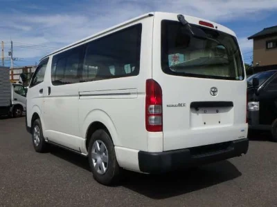 TOYOTA REGIUS VAN