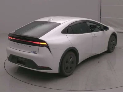 TOYOTA PRIUS 2023 с аукциона, 1800cc, пробег 33 000 км