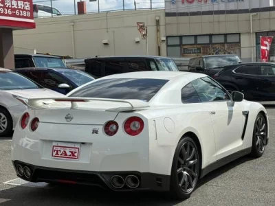 NISSAN GT-R