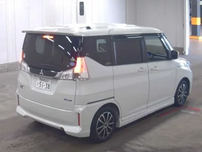 MITSUBISHI DELICA D2