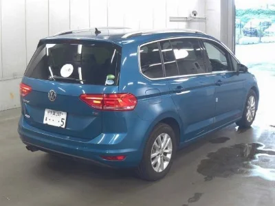 VOLKSWAGEN GOLF TOURAN