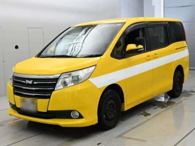 TOYOTA NOAH