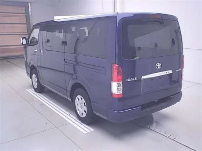 TOYOTA HIACE VAN