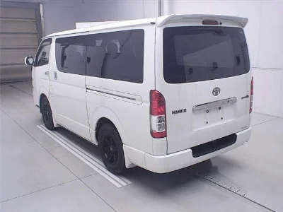 TOYOTA HIACE VAN