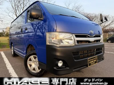 TOYOTA HIACE VAN