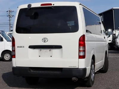 TOYOTA HIACE VAN