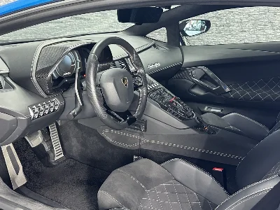 LAMBORGHINI AVENTADOR