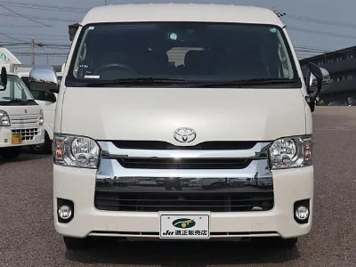 TOYOTA HIACE