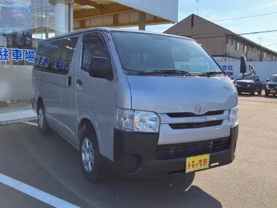 TOYOTA HIACE VAN