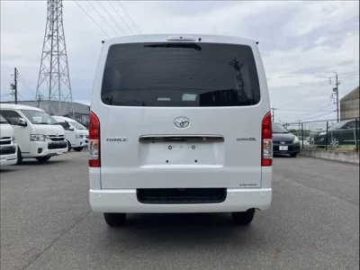 TOYOTA HIACE VAN